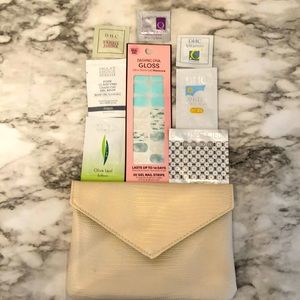 New make up bag w/7 packet samples & deluxe sample